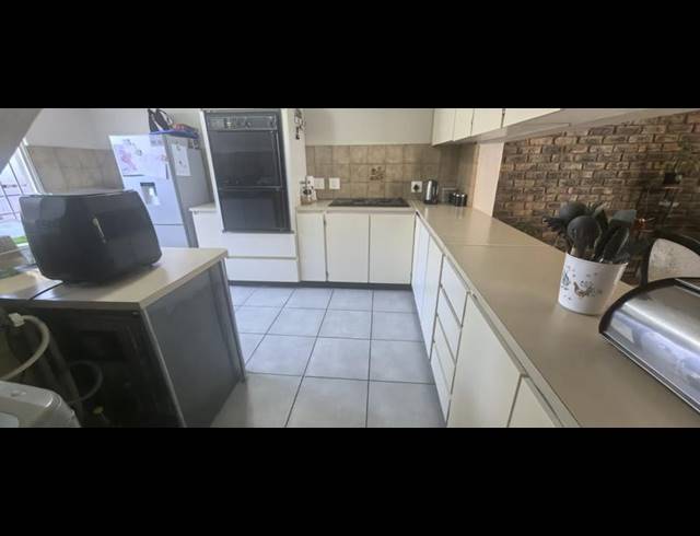 3 BEDROOM APARTMENT FOR SALE IN FLORIDA PARK